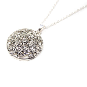 Flower Pattern Necklace Silver Tone - Mimmic Fashion Jewelry