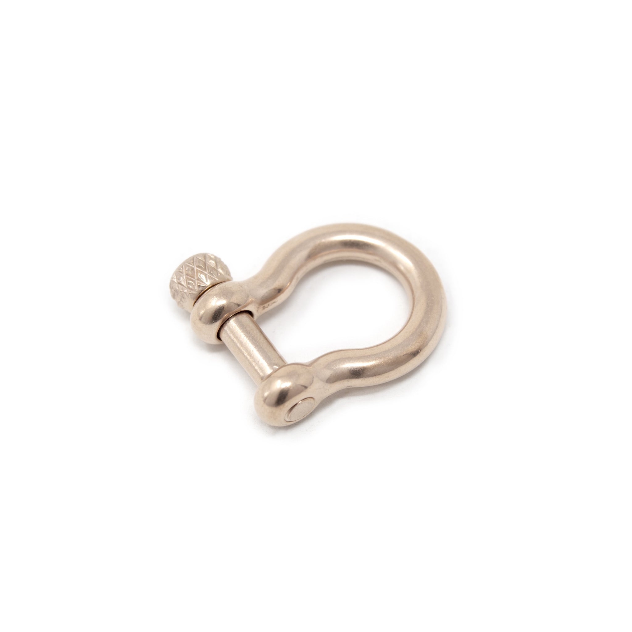 Shackle clasp clearance